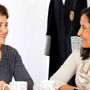 On the left, Marisa Llambes Sánchez and on the right Amparo Salom Lucas, the two magistrates who created the Instagram account.
