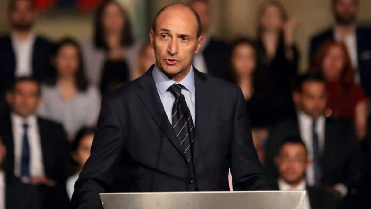 Malta's Deputy Prime Minister Chris Fearne resigns amid hospital privatization scandal. EFE