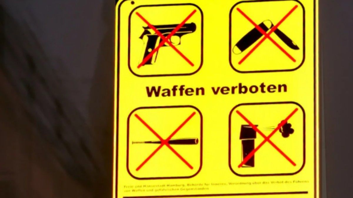 Berlin bans knives on public transport in response to surge in stabbings