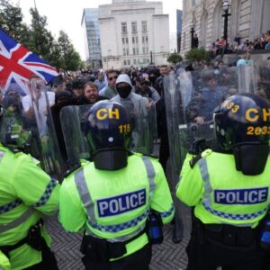 The warning of a retired colonel in the United Kingdom: ‘The country is on the brink of civil war due to the alliance between Islamists and leftists against the people’