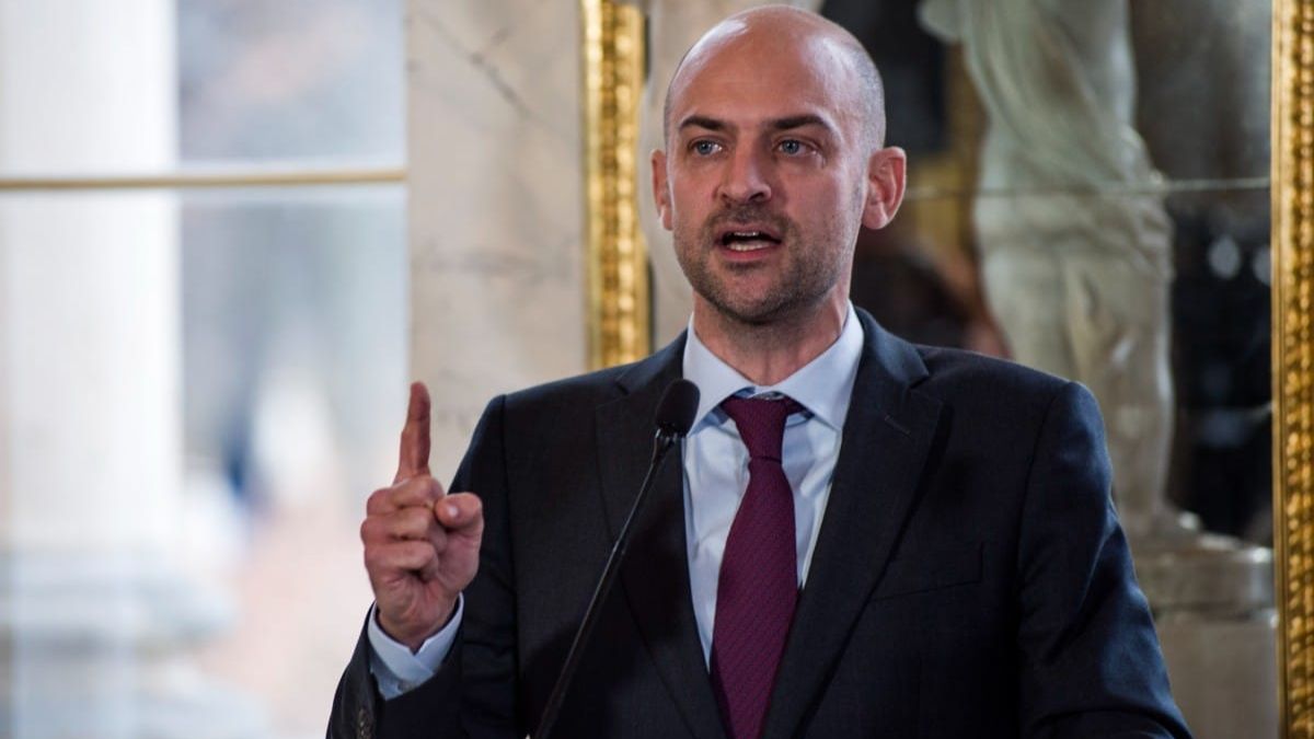The French government expels to Qatar a Gazan student who called for the execution of the hostages held by Hamas
