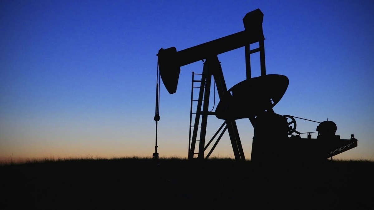 EU postpones Russian oil ban plan amid market turmoil and political disputes