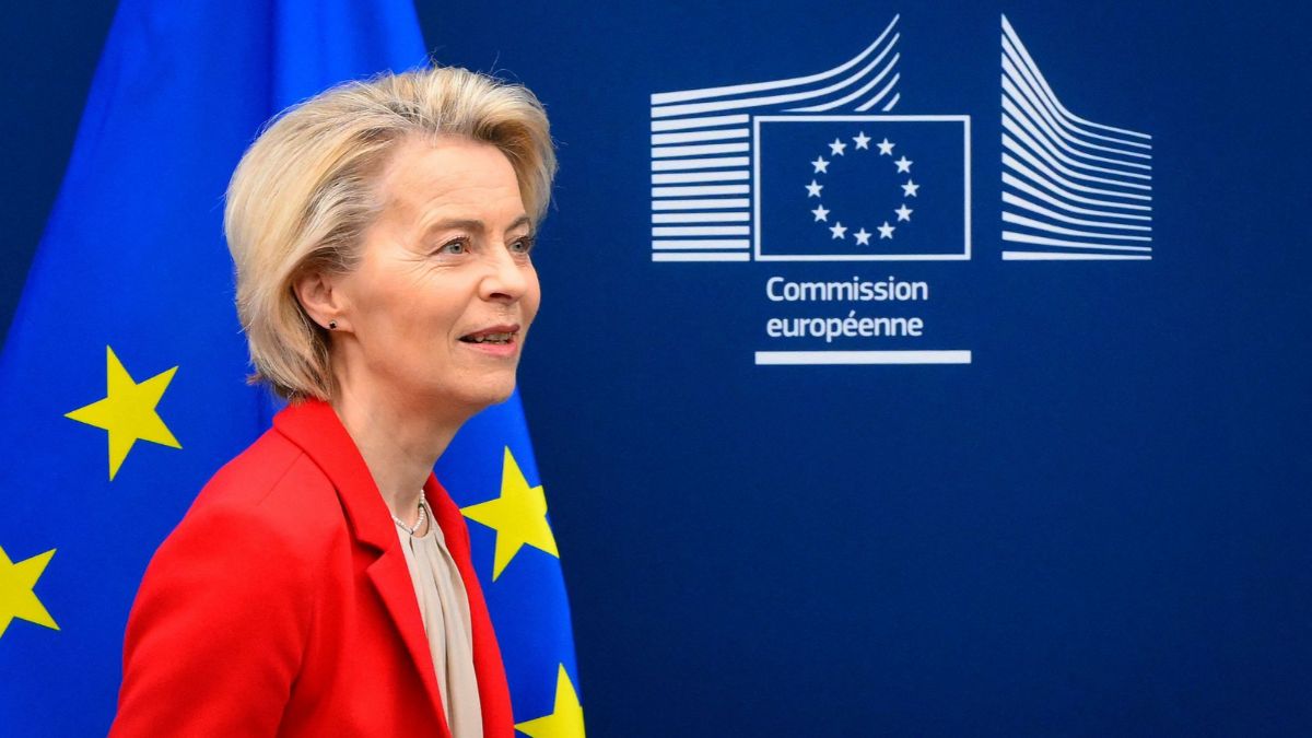 Brussels considers limiting national vetoes and reducing the number of commissioners in an enlarged EU