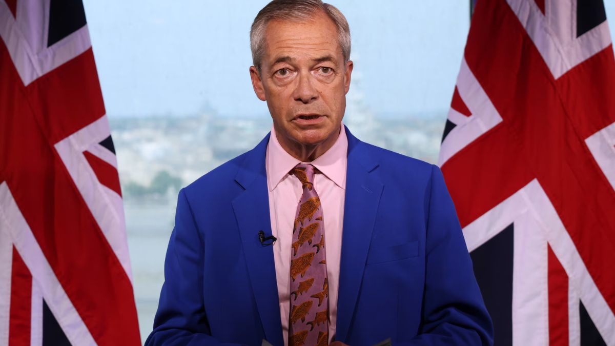 Farage Pledges Five-Year UK Asylum Freeze and Plans to Deport 90,000 Applicants
